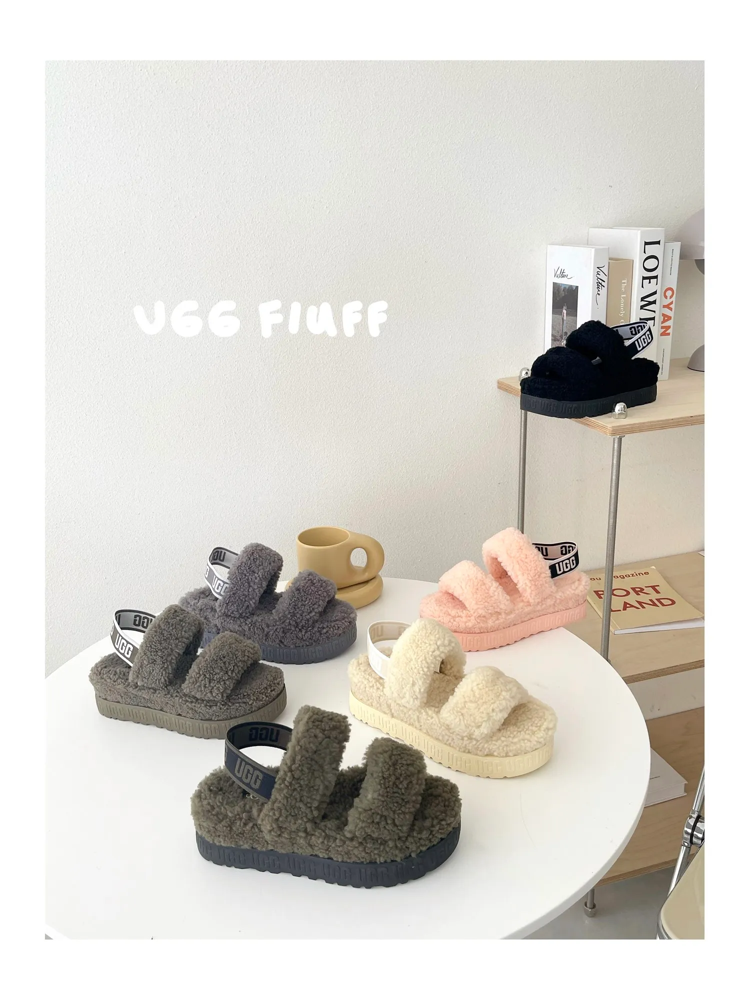 💰440 UGG sheepskin all-in-one snow boots 0876 new autumn and winter style Zhou Dongyu's same style furry slippers Product name: Ovlafita, Longfeng Teddy fur muffin bottom slippers, new at the counter simultaneously It is an upgraded version of the classic oh yeah sandals, the corrugated sheepskin material is used to make it more fashionable and cool, the heel strap is the highlight of the entire design, the muffin bottom visually increases, good news for small sisters, large quantities in stock Code number: 35-41 Color: white, gray, black, pink, army green, maroon